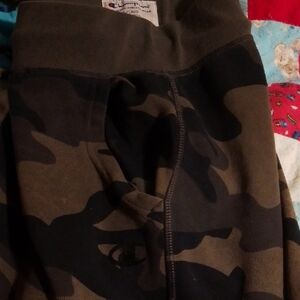 Champion Men Camo Sweatpants in Olive & Black